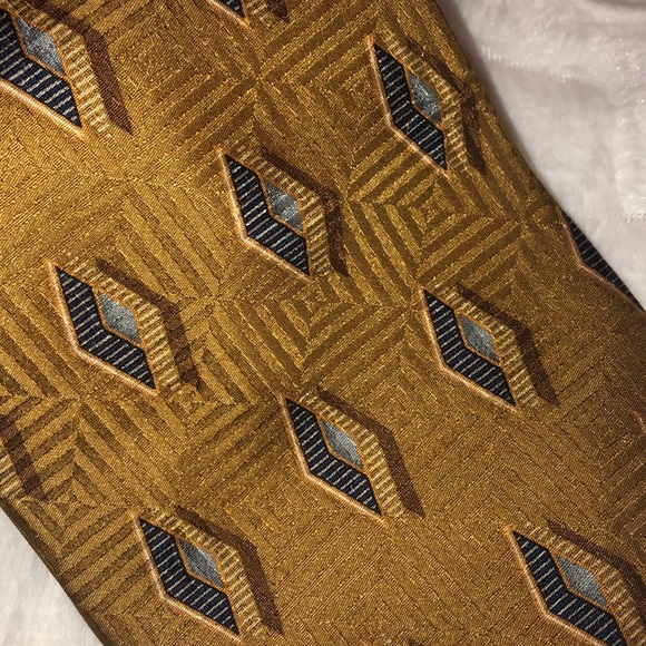 3/$20 - Bill Blass Black Label Gold Silk Tie - Picture 2 of 7